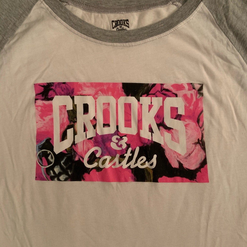 NWT Crooks & Castles baseball style top. size m